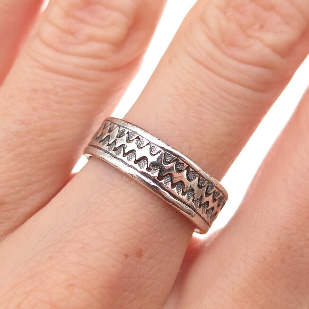 925 Sterling Silver Vintage Zig Zag Oxidized Band Ring Size 7.25